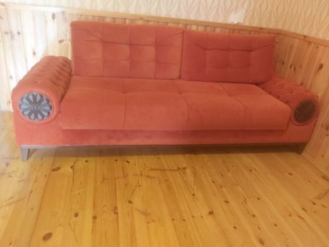 Qırmızı rengde olan, 1 divan, 2 kreslo, yaxşı veziyyetde, real alana — Masazır