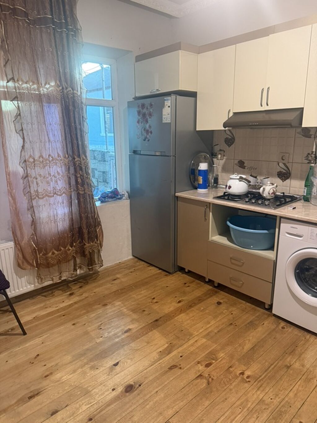 Ev çilegerde yerleşir. Hal hazırda yaşayış var. 131 nömreli marşurut — Ev, villa, Digah (10)
