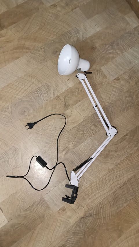 Masaüstü qısqaclı LED lampa - Rəng: ağ - Quraşdırma: masa kənarına — Bakı