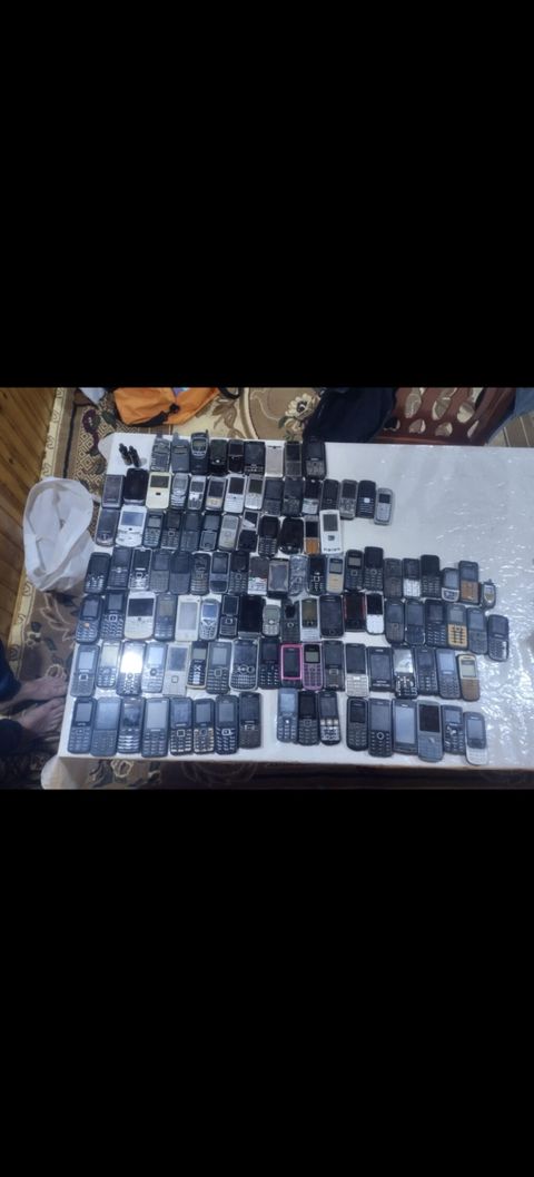 Kütləvi köhnə telefon və planşet dəsti - Qarışıq model və markalar — Bakı