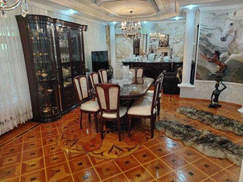 Satılır 5 otaqlı köhnə tikili 150 m² — Bakı