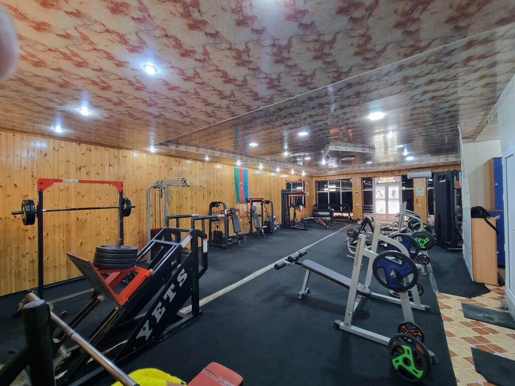 Fitnes zalı – tam avadanlıqlı məşq məkanı - Güc və kardio üçün geniş — Hazır biznes, Liman