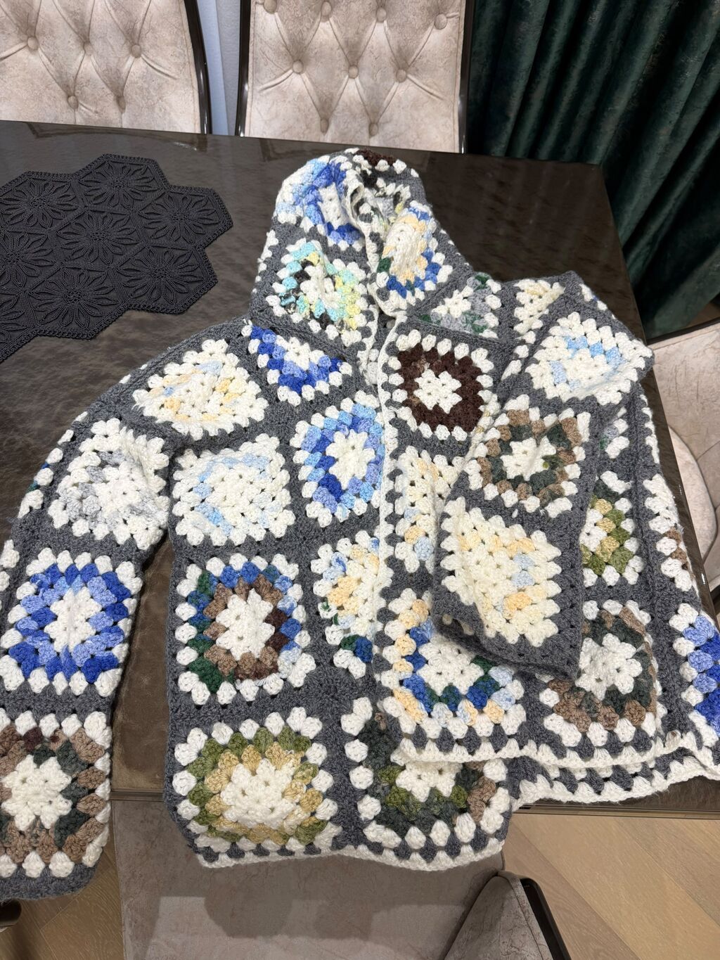 Əl işi toxunma kapüşonlu kardiqan - Dizayn: “granny square” motivləri — Coqlar və zaqetlər, Xırdalan