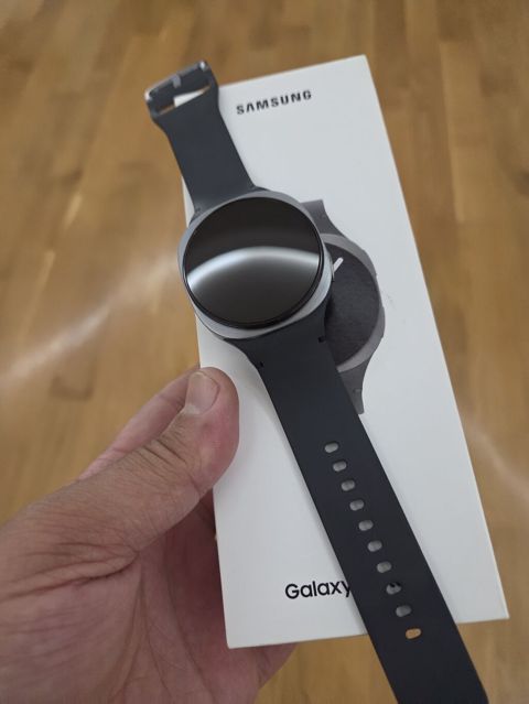 Samsung Galaxy Watch 8 ideal vezyetde nokte bele ciziq yoxdu 40 mm — Sumqayıt