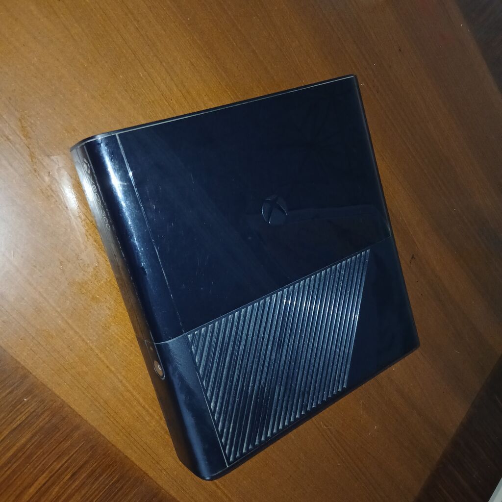 ​Əla vəziyyətdə Xbox 360 E satılır Zəngin oyun kolleksiyası var, alıb — Oyun konsolları, Quba (2)