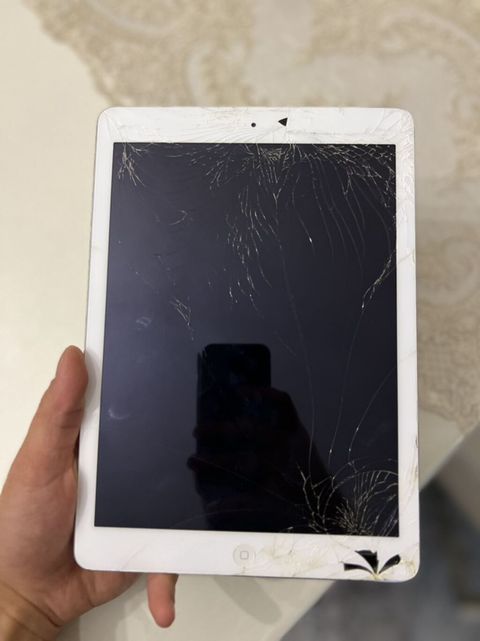 Apple iPad Air 1-ci nəsil, 16GB, A1475. Planşet işlək vəziyyətdədir — Bakı
