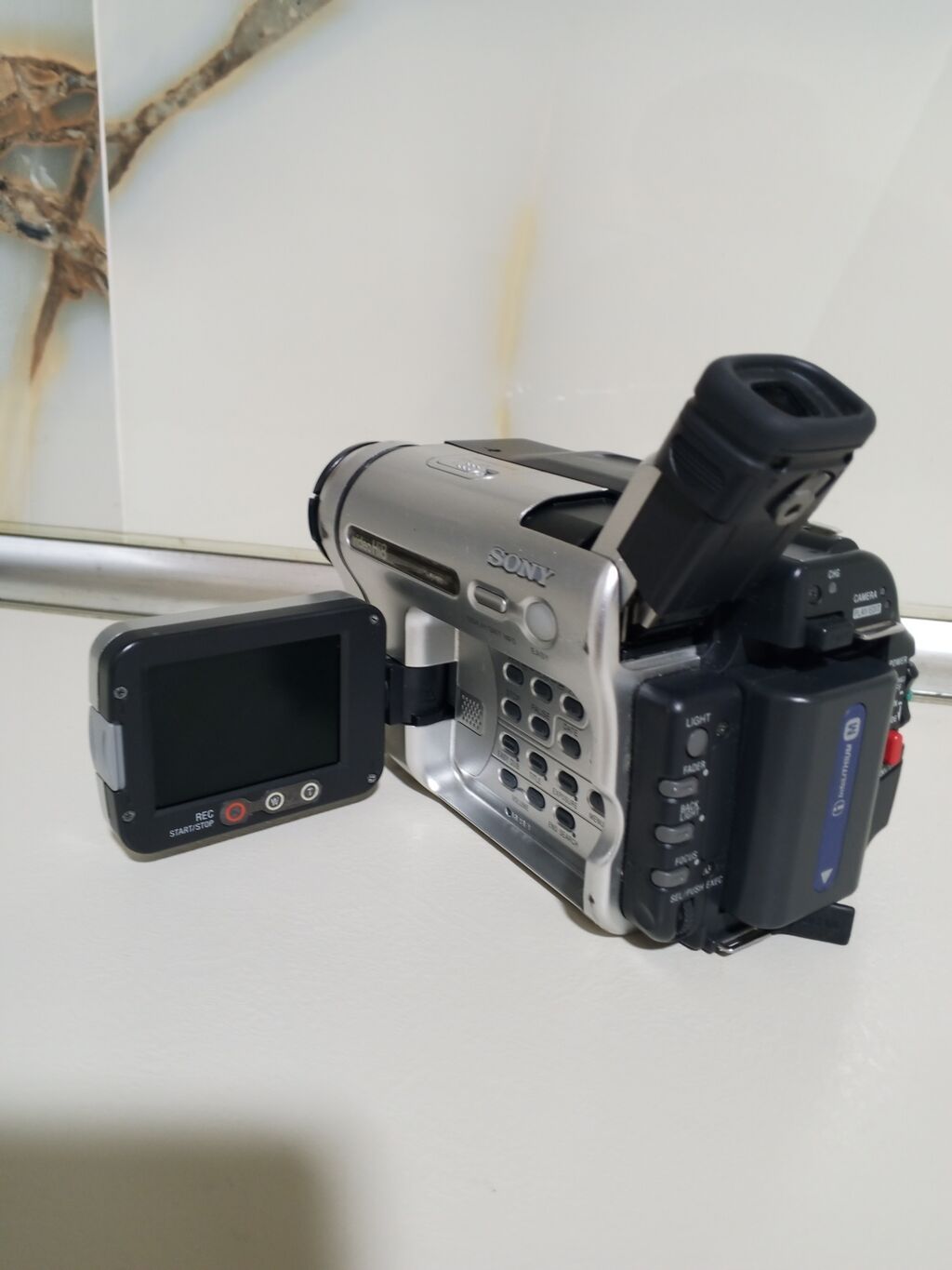 Sony Handycam Video Hi8 kamkorder - Model: Sony Handycam Video Hi8 — Video kamera, Bərdə (3)