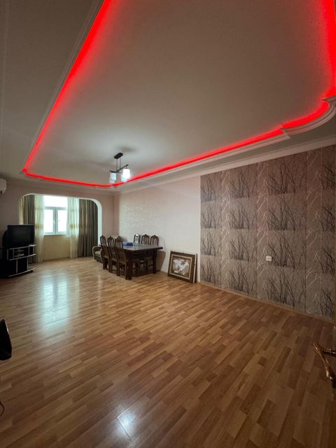 Satılır 3 otaqlı köhnə tikili 85 m² — Bakı