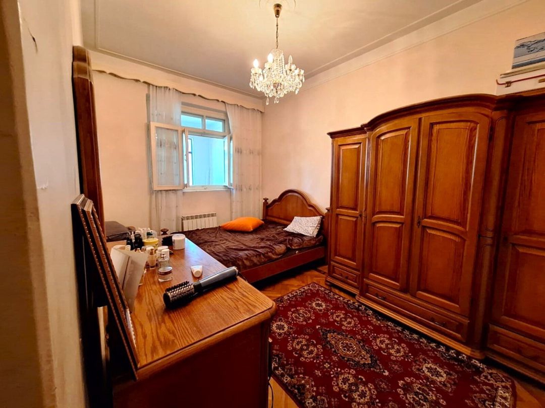 Satılır 4 otaqlı köhnə tikili 200 m² — Mənzil, Bakı (3)