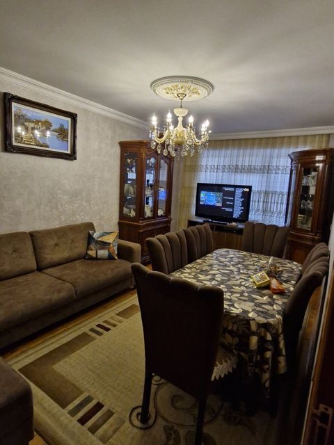 Satılır 4 otaqlı köhnə tikili 80 m² — Bakı