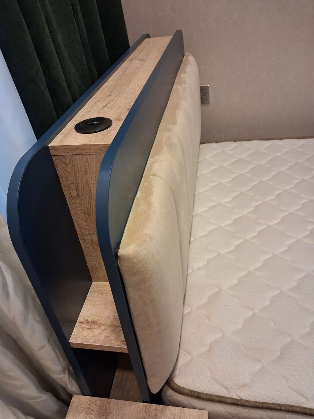 Çarpayı, original ortopedik döşək ilə, usb yeri ilə, çox az istifadə — Yataqlar, Bakı (4)