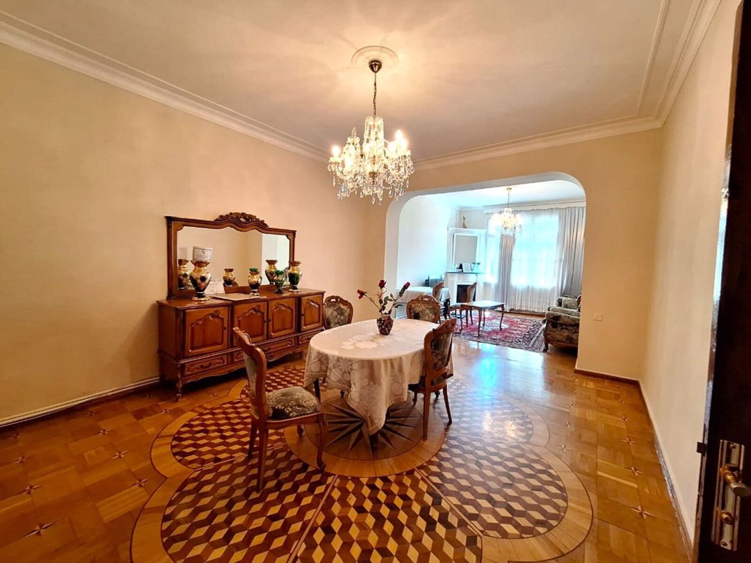 Satılır 4 otaqlı köhnə tikili 200 m² — Mənzil, Bakı (2)