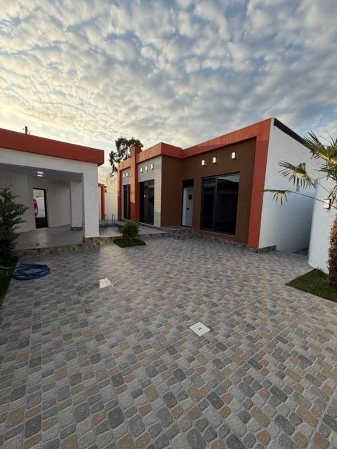 Satılır 4 otaqlı həyət evi/bağ evi 120 m² — Bakı