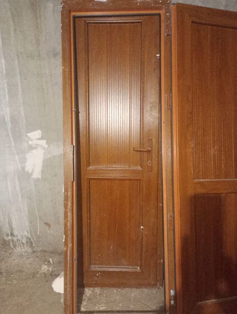 2 ədəd plastik qapı satilir. Əla vəziyyətdə. Ölçüləri 200 x 70 sm — Bakı