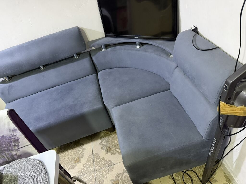 Künc divanı – yumşaq süet tipli boz parça, metal detallar ilə — Divanlər, Masazır (3)