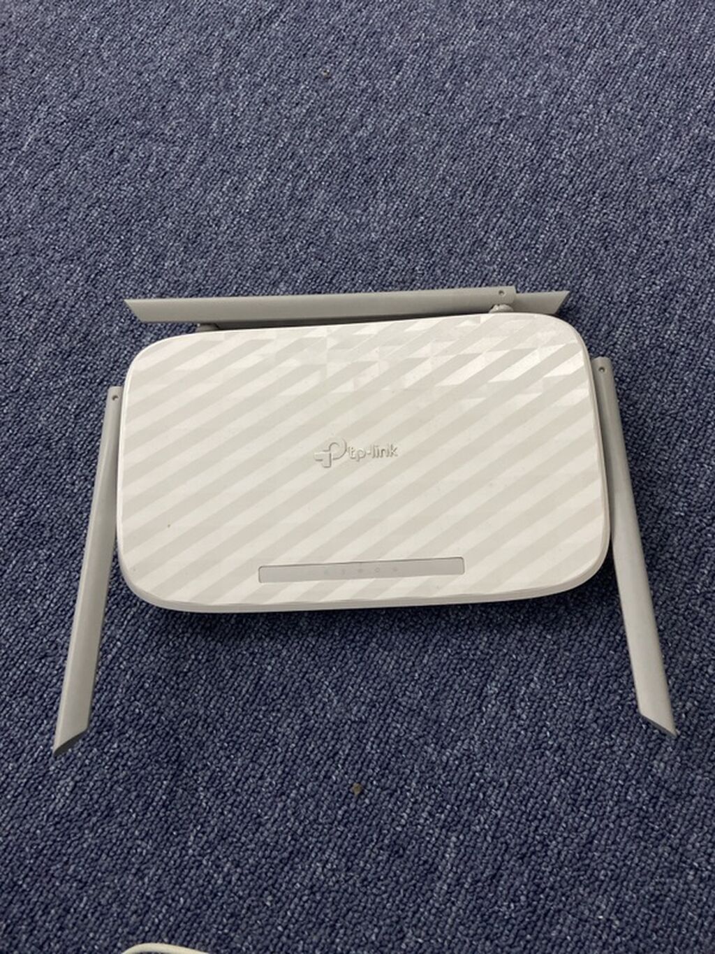 İki işlək router satılır, yaxşı vəziyyətdədir. 1. TP-Link Archer C50 — Şəbəkə və server avadanlığı, Bakı