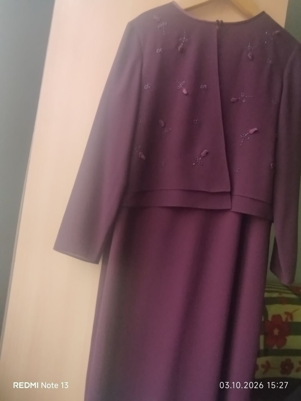 Bənövşəyi rəngdə zərif qadın paltarı - Model: midi uzunluqda, düz — Axşam paltarları, Bakı (2)