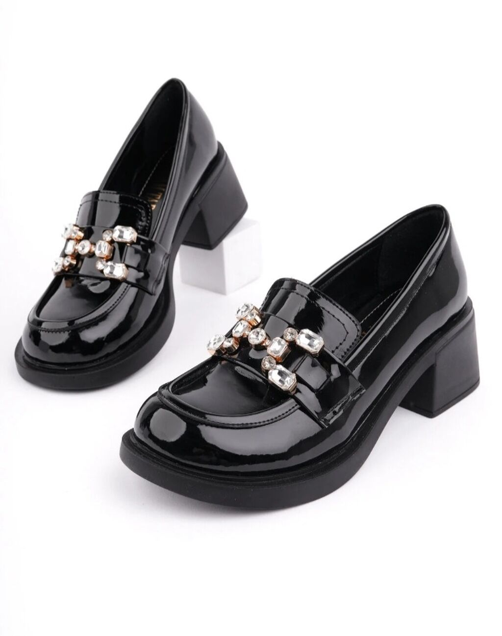 Qadın loaferləri – parlaq laklı üst və daşlı aksesuar - Model — Mokasin, Xırdalan (3)