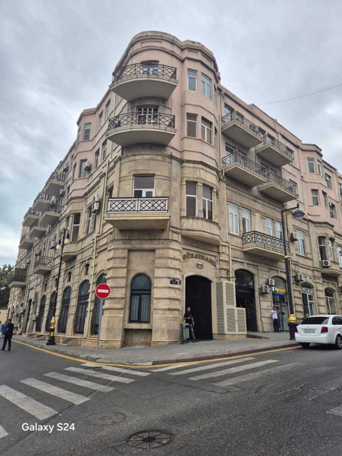 Satılır 2 otaqlı köhnə tikili 66 m² — Bakı