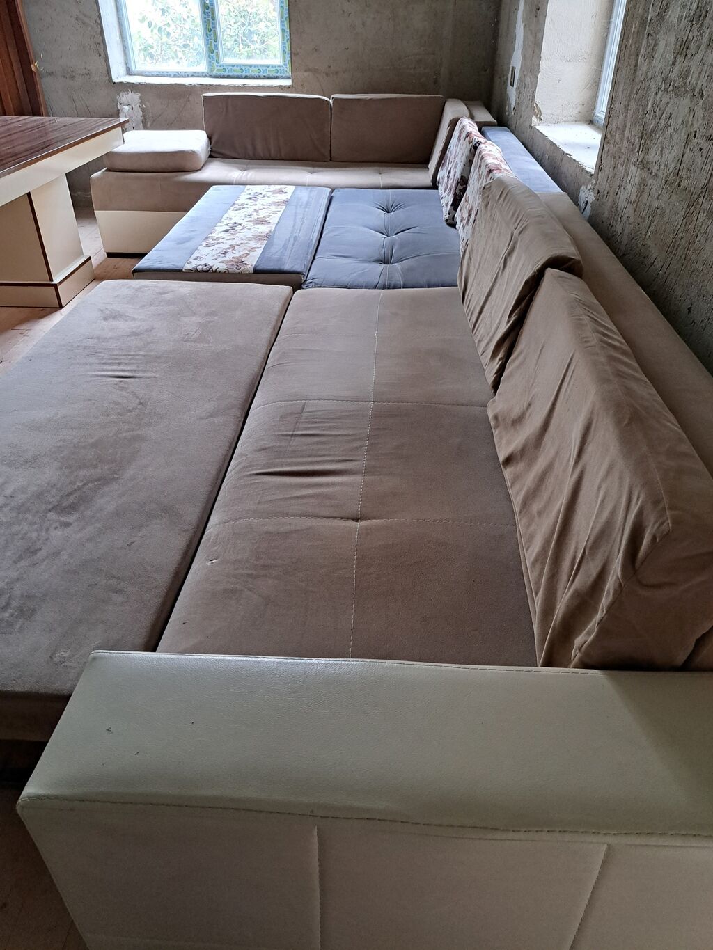 Razılaşma yolu ilə - Böyük masa: Taxta naxışlı parlaq üst səth, iki — Xol üçün, Bakı (5)