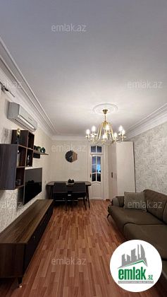 Satılır 2 otaqlı 70 m² köhnə tikili Ayna Sultanova heykəli — Mənzil