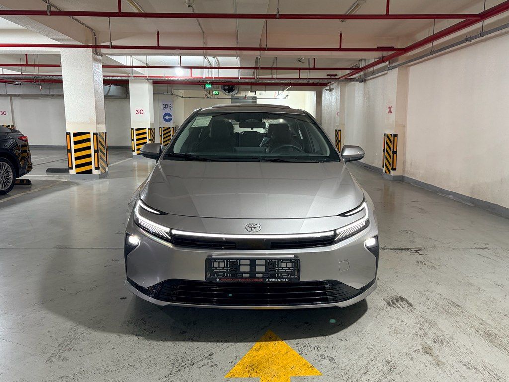 Toyota Corolla, 1.8 L, 0.85 kWh, 2026 il, yeni — Avtomobillər, Bakı (5)