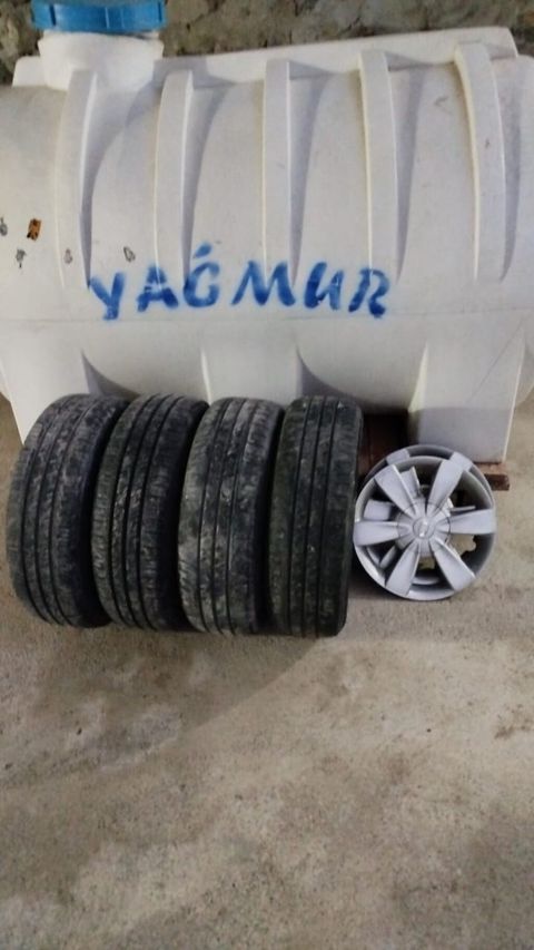4 teker 4 disqi 4 kalpak bir yerde satilir hec birinin eyrisi cati — Şəki