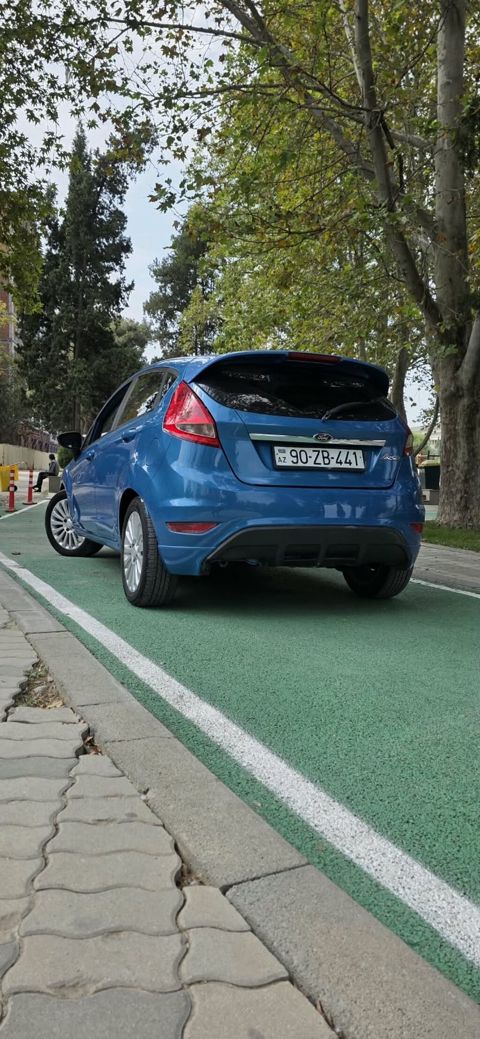 Ford Fiesta: 1.6 l Hetçbek — Gəncə