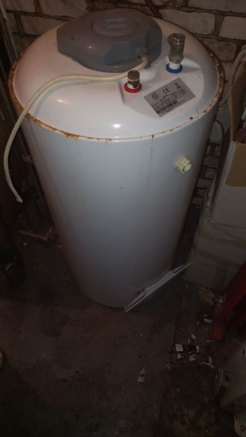 Aquahot EWH-V100 şaquli su qızdırıcısı - Tutum: 100 litr - Güc: 2000 — Bakı