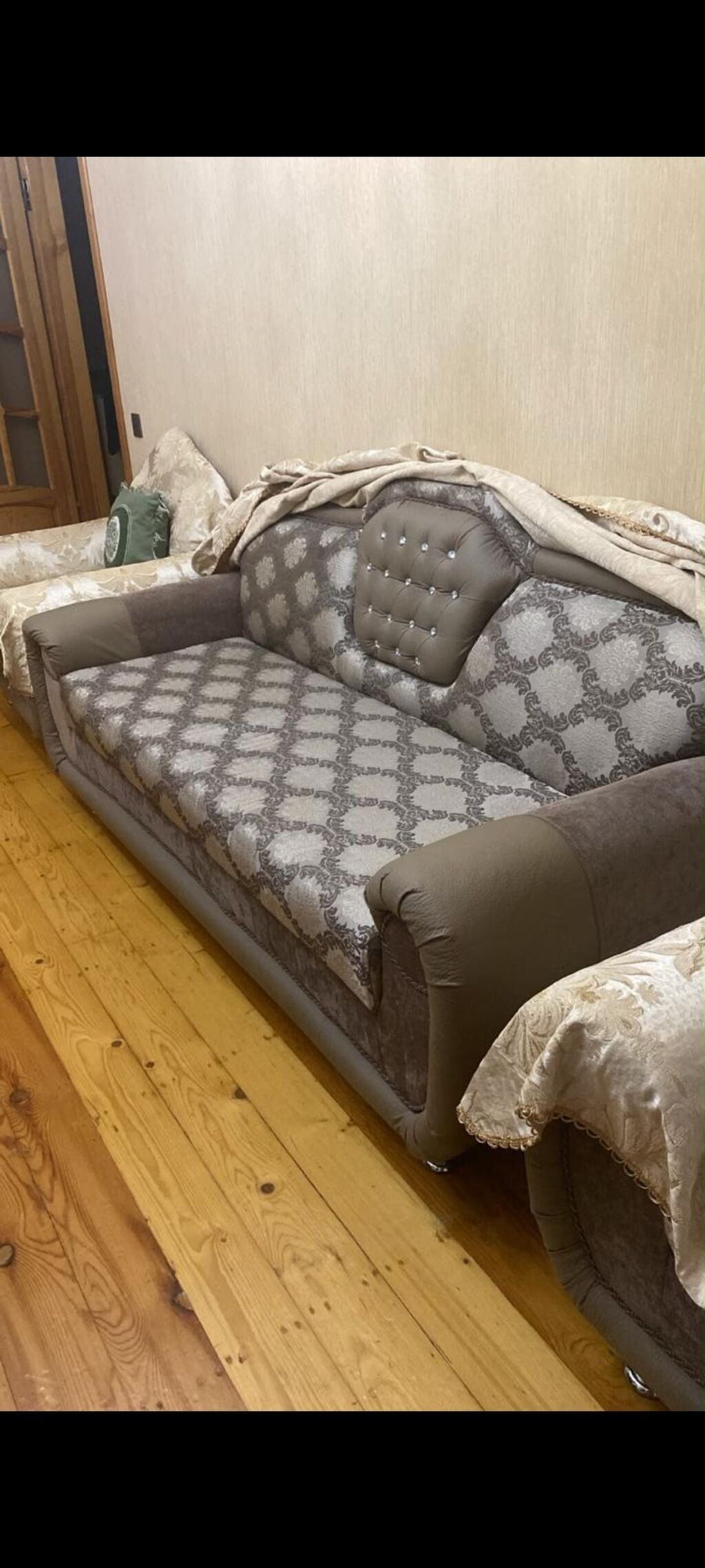 Klassik üslubda salon dəsti - Tərkibi: 1 ədəd 3 yerlik divan və 2 — Yumşaq mobilya dəstləri, Bakı