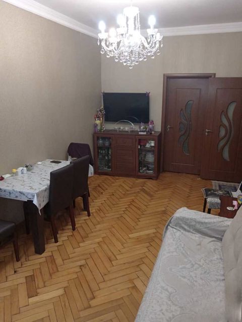 Satılır 4 otaqlı köhnə tikili 95 m² — Bakı