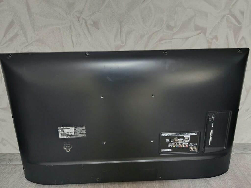 LG LED televizor, təxminən 42–47 düym ekran ölçüsü. Nazik gümüş — Televizorlar, Sumqayıt (5)