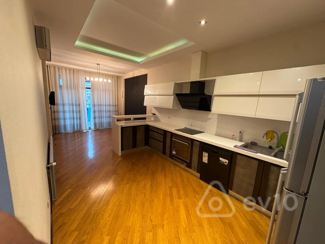 3 otaqlı mənzil, 250 m², 8 Noyabr pr. — kirayə — Mənzil, Bakı (10)