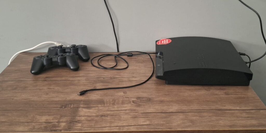 PlayStation 3 Slim (PS3) - 2 ədəd PS3 Slim konsolu - - Şarj üçün — Oyun konsolları, Gəncə (2)