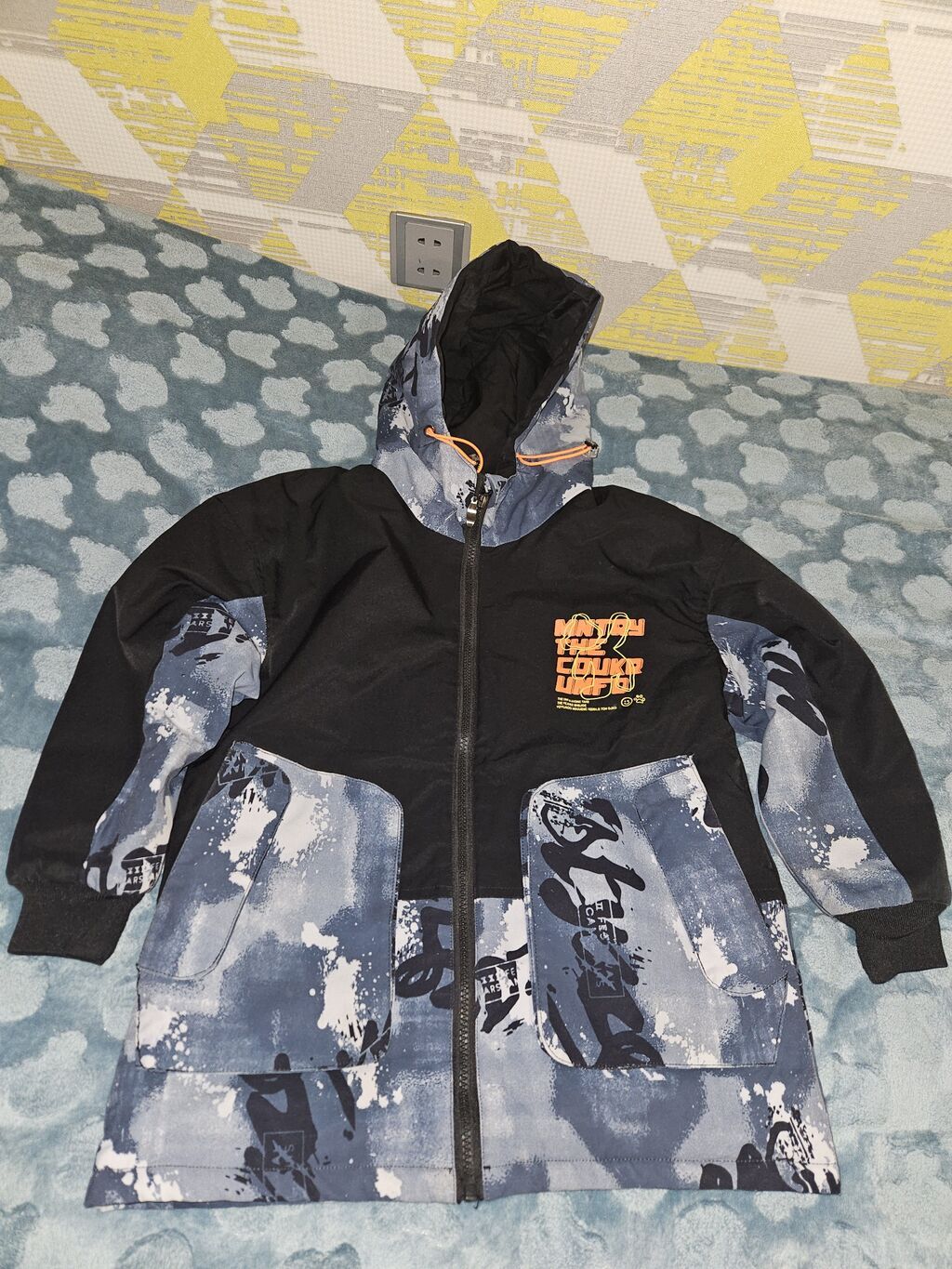 Kapüşonlu, fermuarlı streetwear üslubunda üst geyimi - Dizayn: Qara — Kurtkalar, Bakı (2)