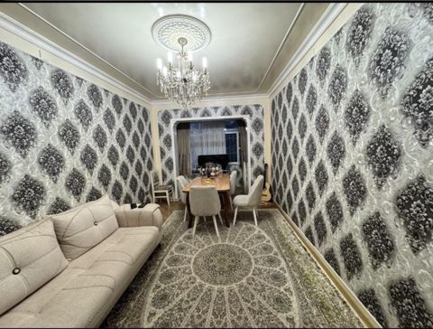 Satılır 4 otaqlı köhnə tikili 120 m² — Bakı
