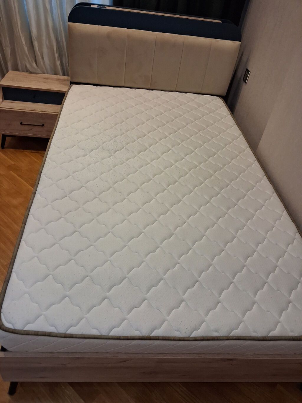 Çarpayı, original ortopedik döşək ilə, usb yeri ilə, çox az istifadə — Yataqlar, Bakı (2)