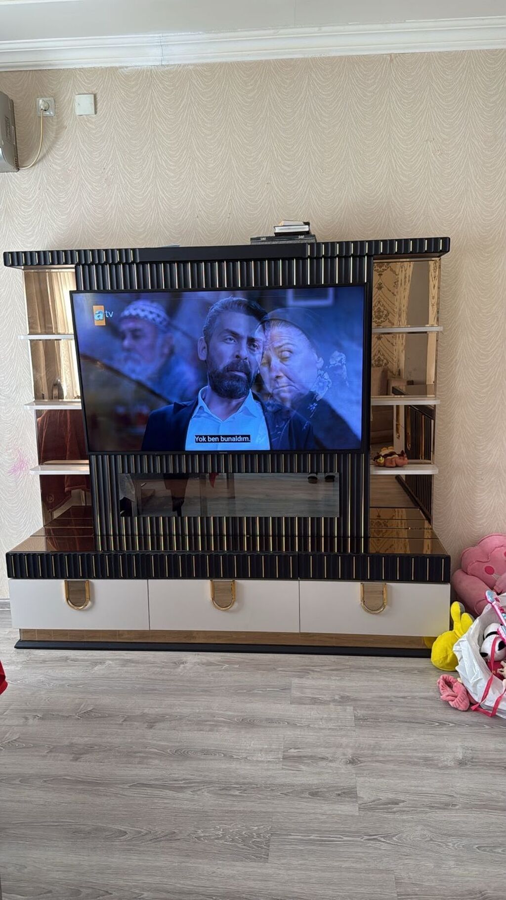 İşlənmiş, Düz TV altlığı, Polkalı — Televizor altlıqları və standlar, Digah