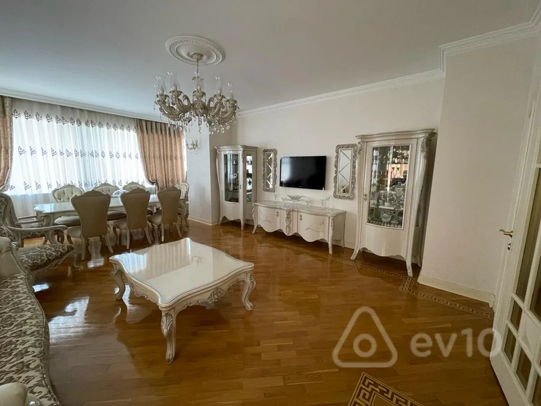 3 otaqlı mənzil, 135 m², Şah İsmayıl Xətai m — kirayə — Bakı