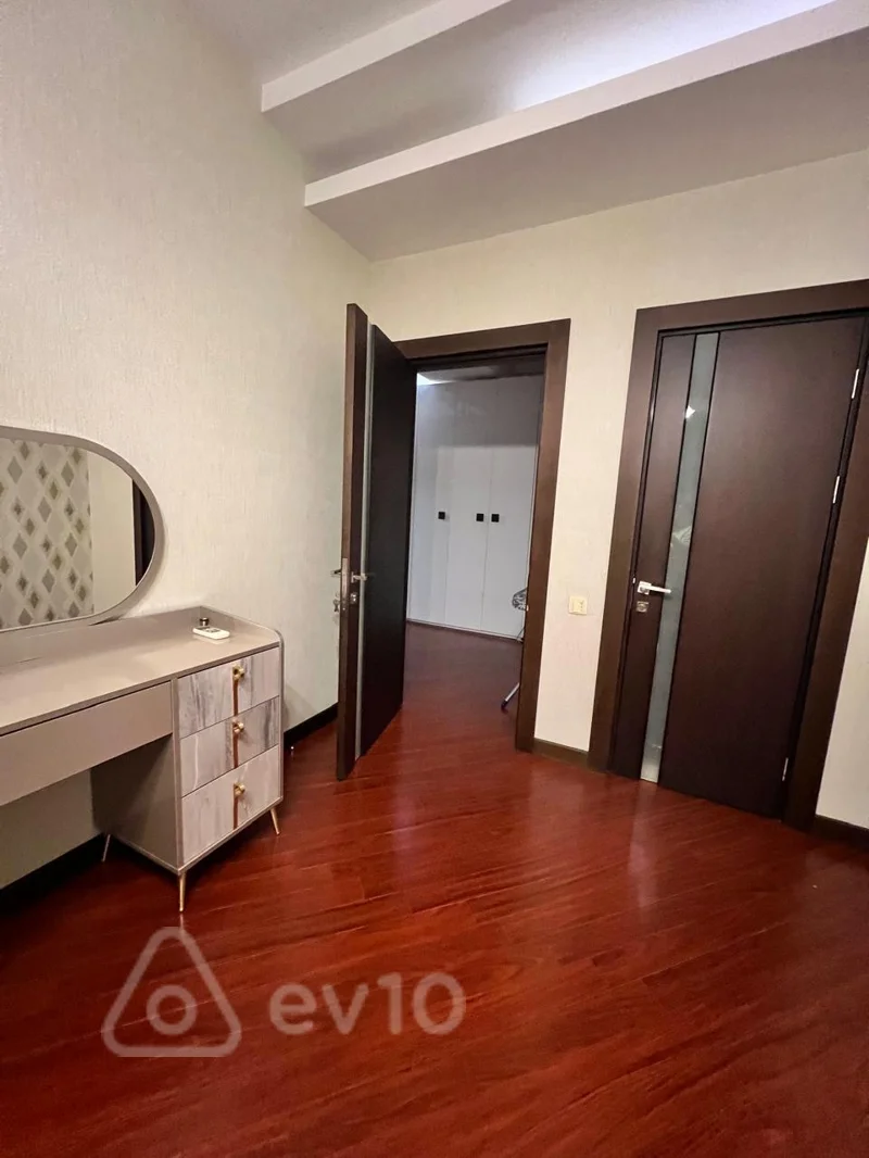 3 otaqlı mənzil, 130 m², Bakı, Koroğlu Rəhimov küç. — kirayə — Mənzil, Bakı (5)