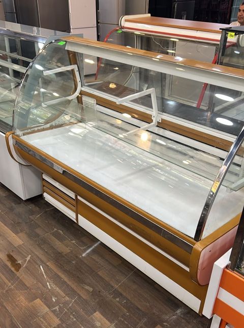 Şüşə vitrinli soyuducu köşk - Mağaza, market, kafe və restoranlar — Soyuducu Paltaryuyan televizor vitrinlerin satış mərkəzi