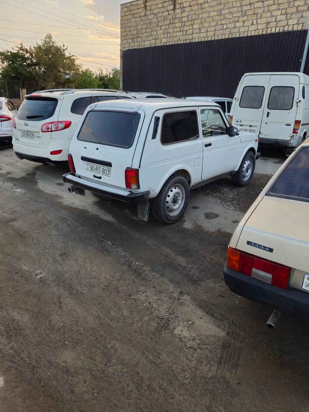 Lada Niva 3 qapı, ağ rəngli ofroud Xırda kosmetik işləri var 20-OR-530 — Avtomobillər, Gəncə (4)