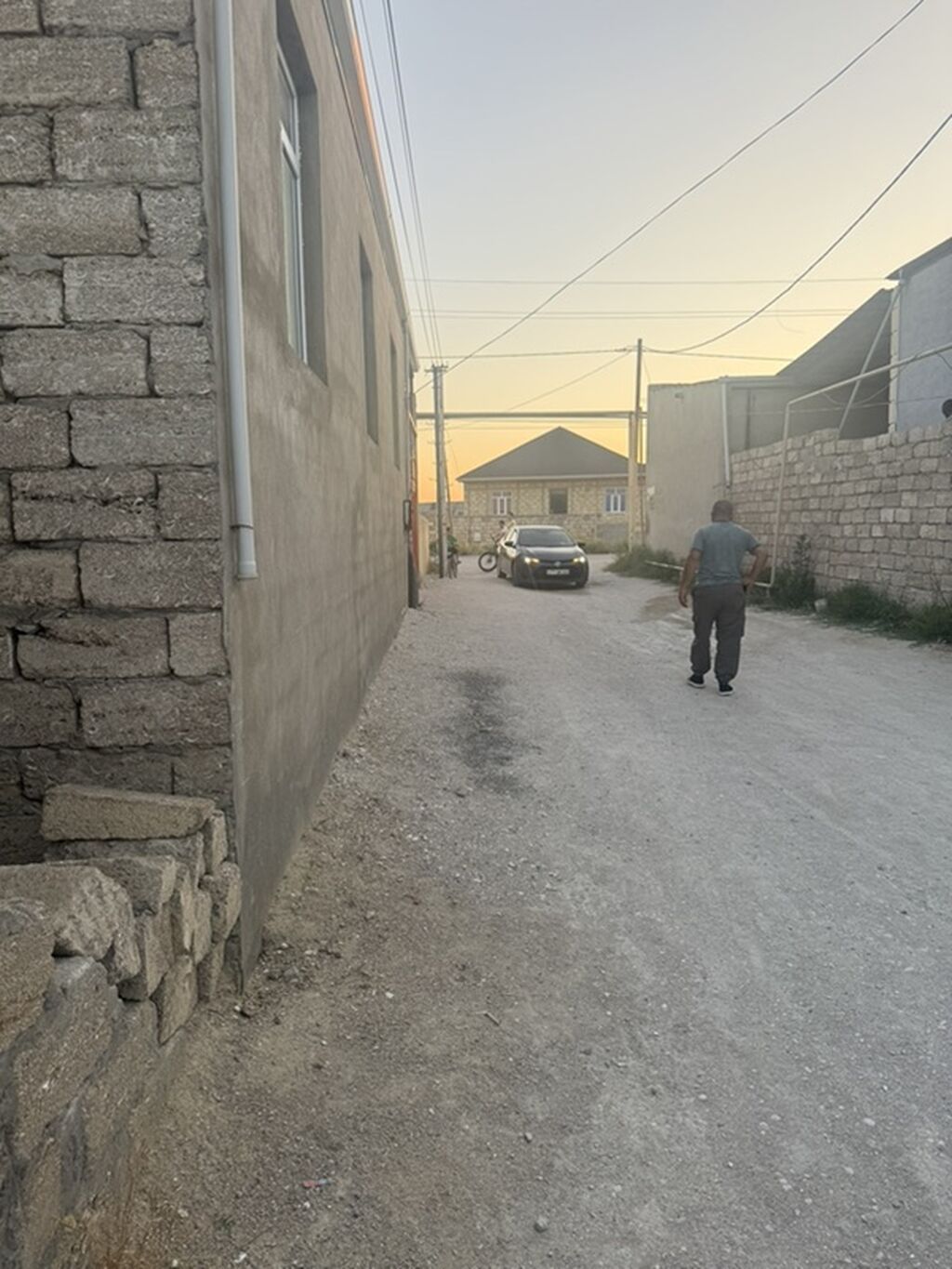 Ev çilegerde yerleşir. Hal hazırda yaşayış var. 131 nömreli marşurut — Ev, villa, Digah (2)
