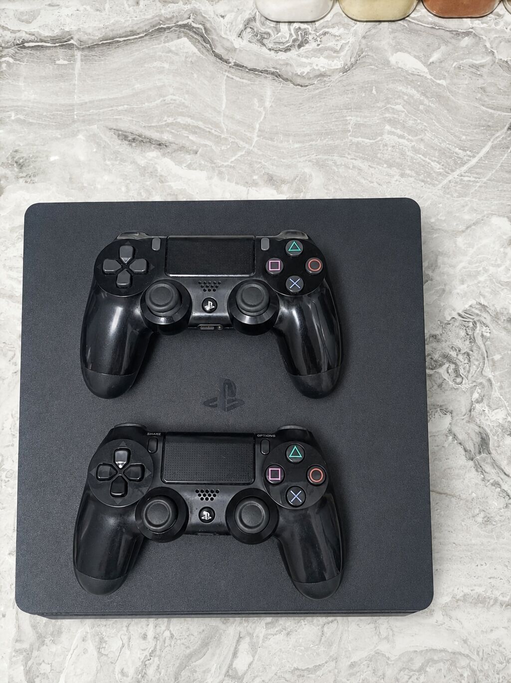 Sony PlayStation 4 (PS4) Slim + 2 DualShock 4 pultu Xüsusiyyətlər — Oyun konsolları, Bakı