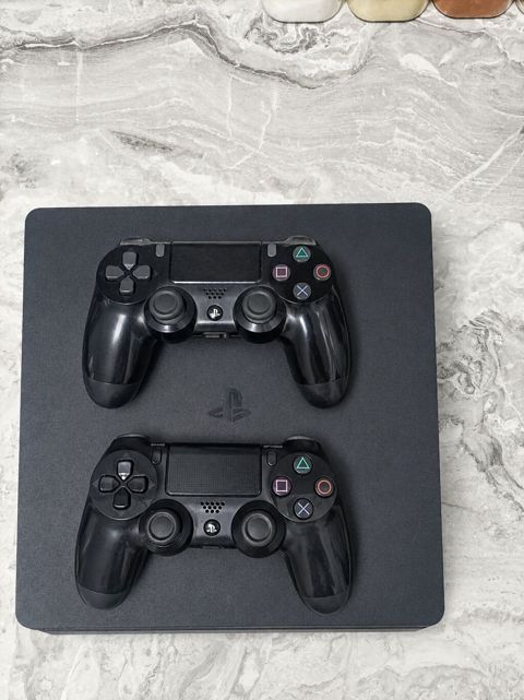 Sony PlayStation 4 (PS4) Slim + 2 DualShock 4 pultu Xüsusiyyətlər — Bakı