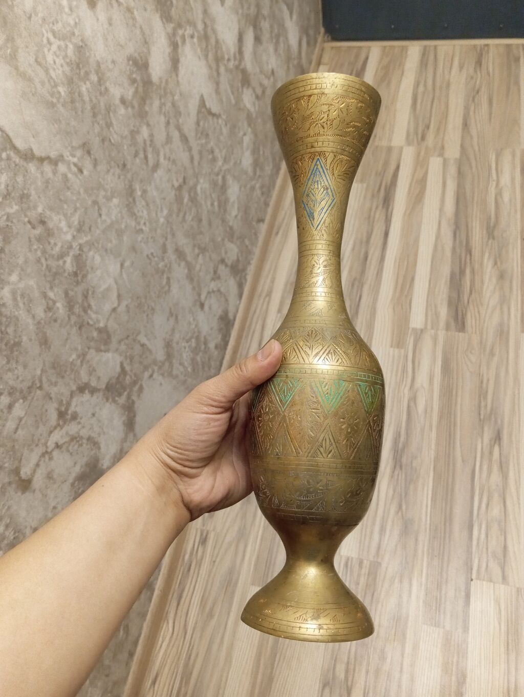 Bir vaza — Vaazalar, kreslolar, süni çiçəklər, Gəncə (3)
