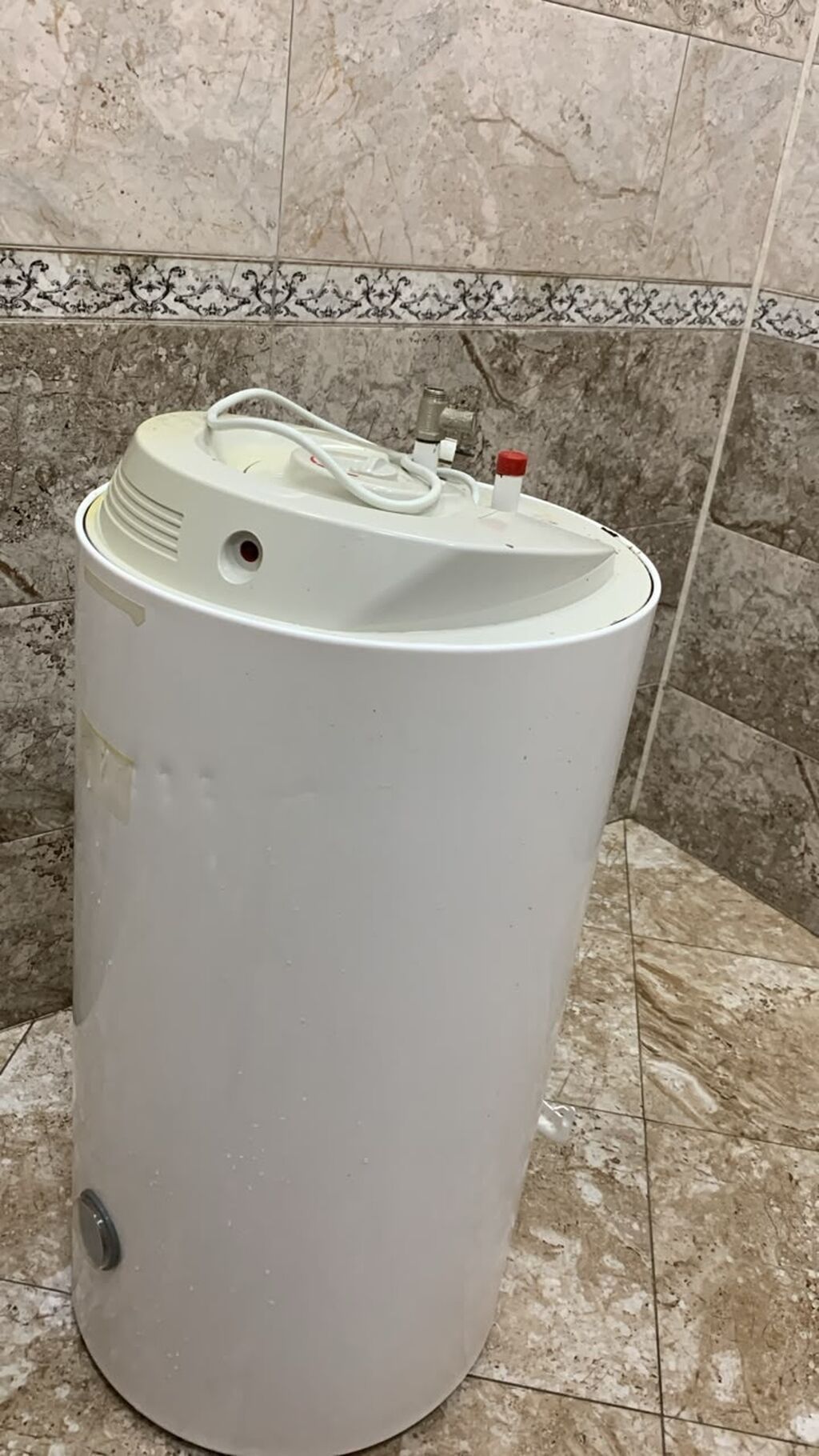 Ariston 110 manata satilir.1 ay hamama qoşulub. Ama istifadə — Su qızdırıcılar, Bakı
