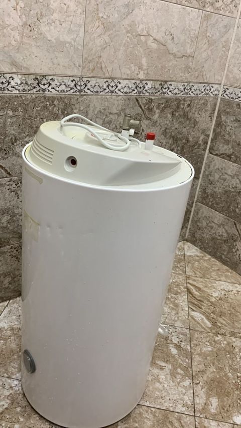 Ariston 110 manata satilir.1 ay hamama qoşulub. Ama istifadə — Bakı