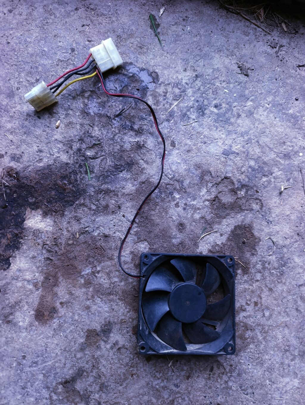 PC korpus ventilyatoru + Molex adapter - Ölçü: təxmini 80 mm kvadrat — Soyutucular və soyutma sistemləri, Saatlı