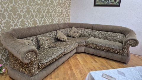 Künc divan satilir Acilir yataq olur olcu 2.5*1.9 Qiymət 330 azn Ünvan — Bakı